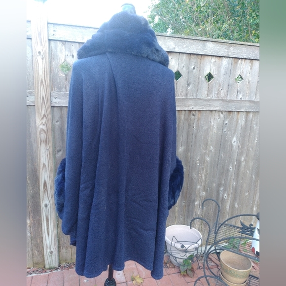 🍁 🎄 Beautiful Jacket faux fur accents OS Navy Blue color 😲 - Picture 6 of 13